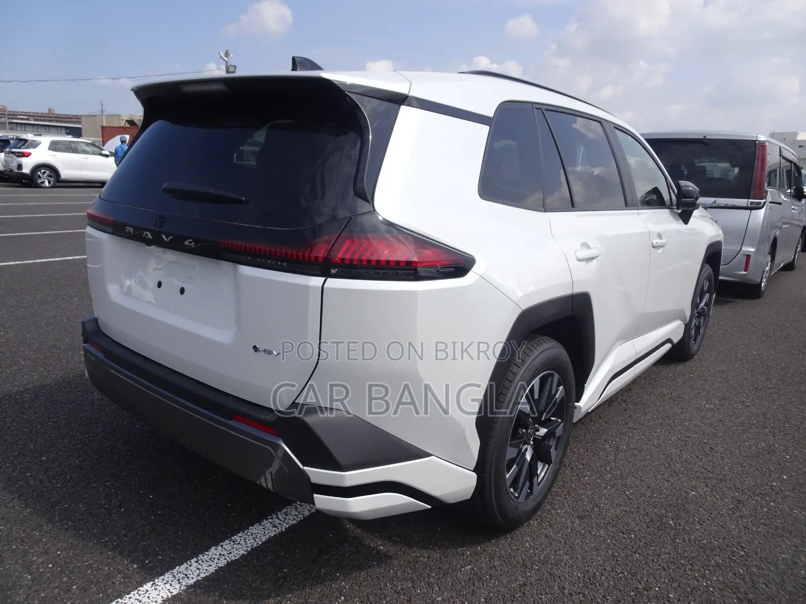 New Toyota RAV4 LE 2026 Pearl