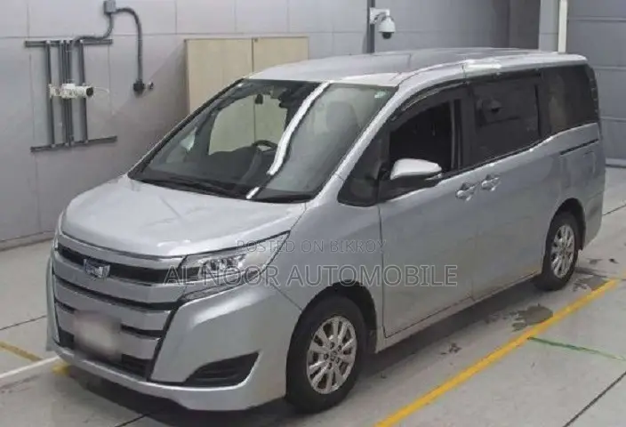 টয়োটা নোয়া ২০২১ সিলভার