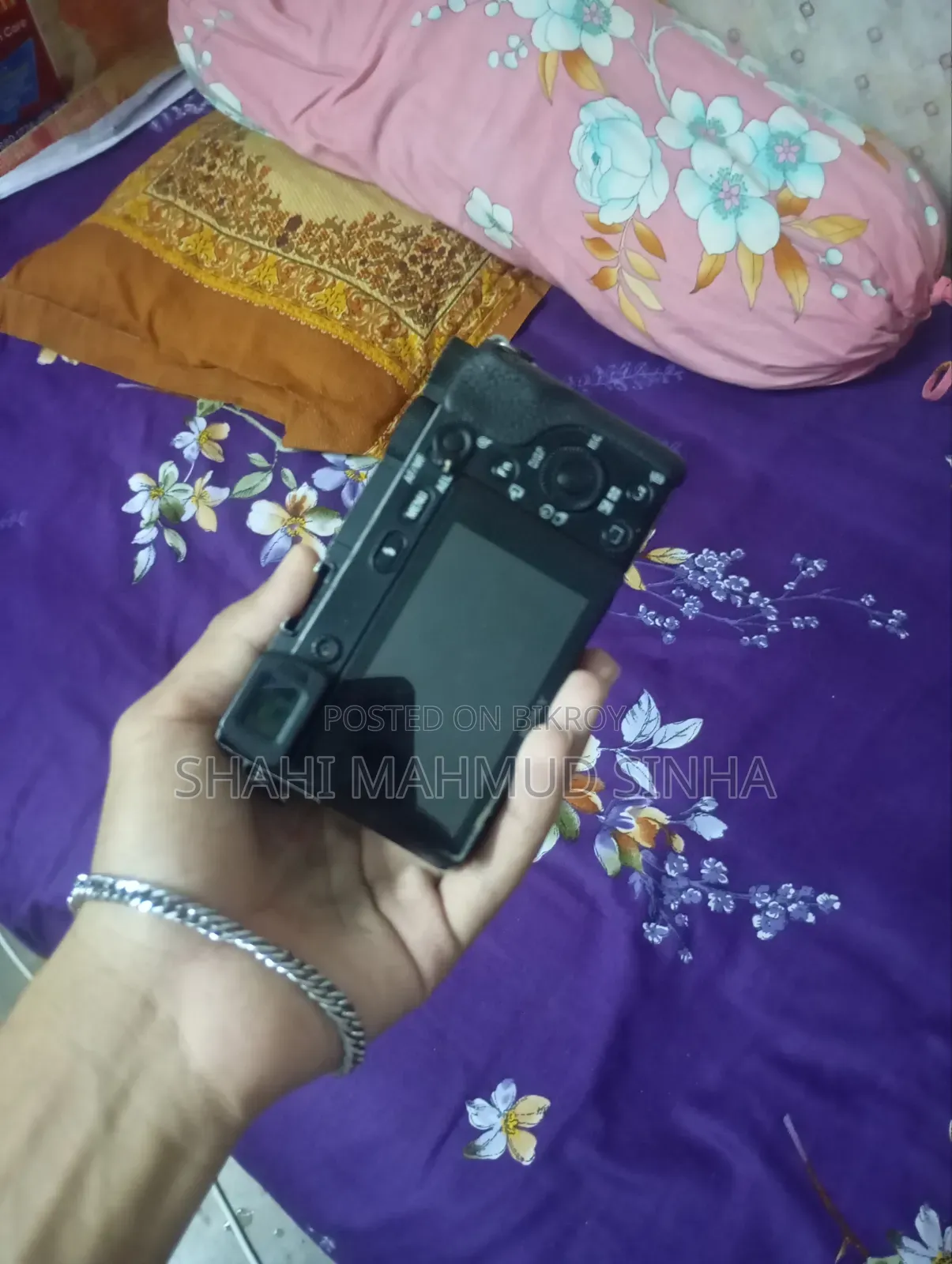 Sony A6300 + 20 Mm Lens Sell/ Exchange With iPhone