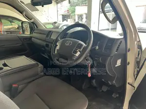 Toyota HiAce 2020 White