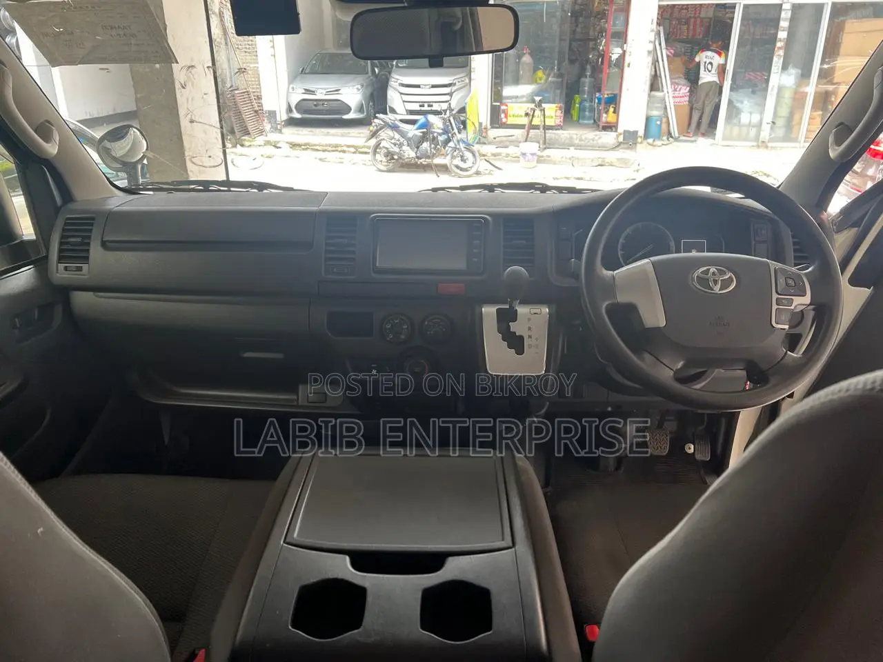 Toyota HiAce 2020 White