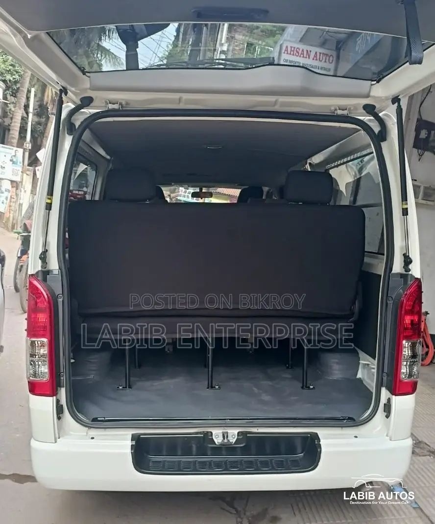 Toyota HiAce 2020 White