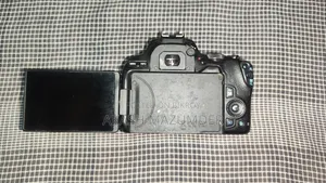 200D Mark II 18-135mm Lens and 50mm Lens