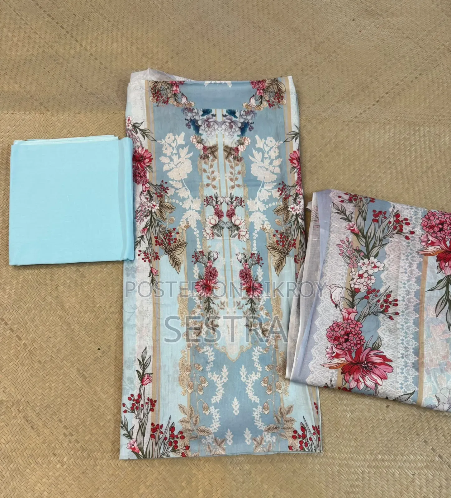 Very high quality three-piece. Captivating digitally printed.