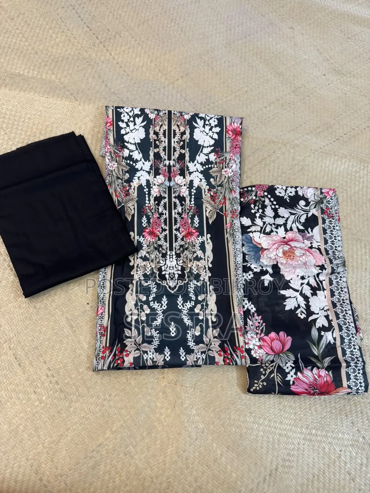 Very high quality three-piece. Captivating digitally printed.