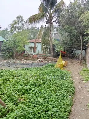 খুলনা মিয়াপাড়া তে দুইটি জমি বিক্রি হবে ।