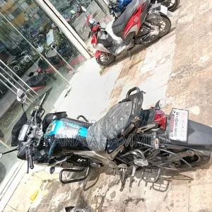 ইয়ামাহা এফজেডএস ভি২ ২০২২ কালো