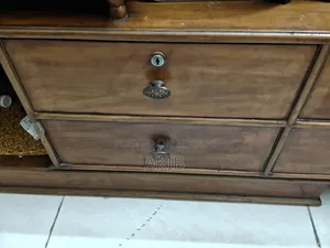 ড্রেসিং টেবিল