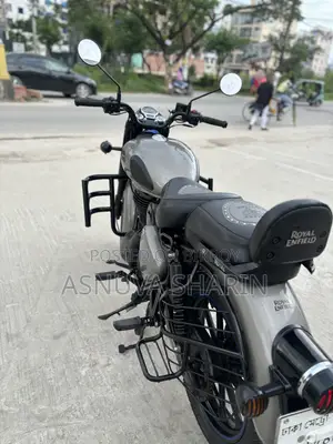 Royal Enfield Classic 350 2025 Gray