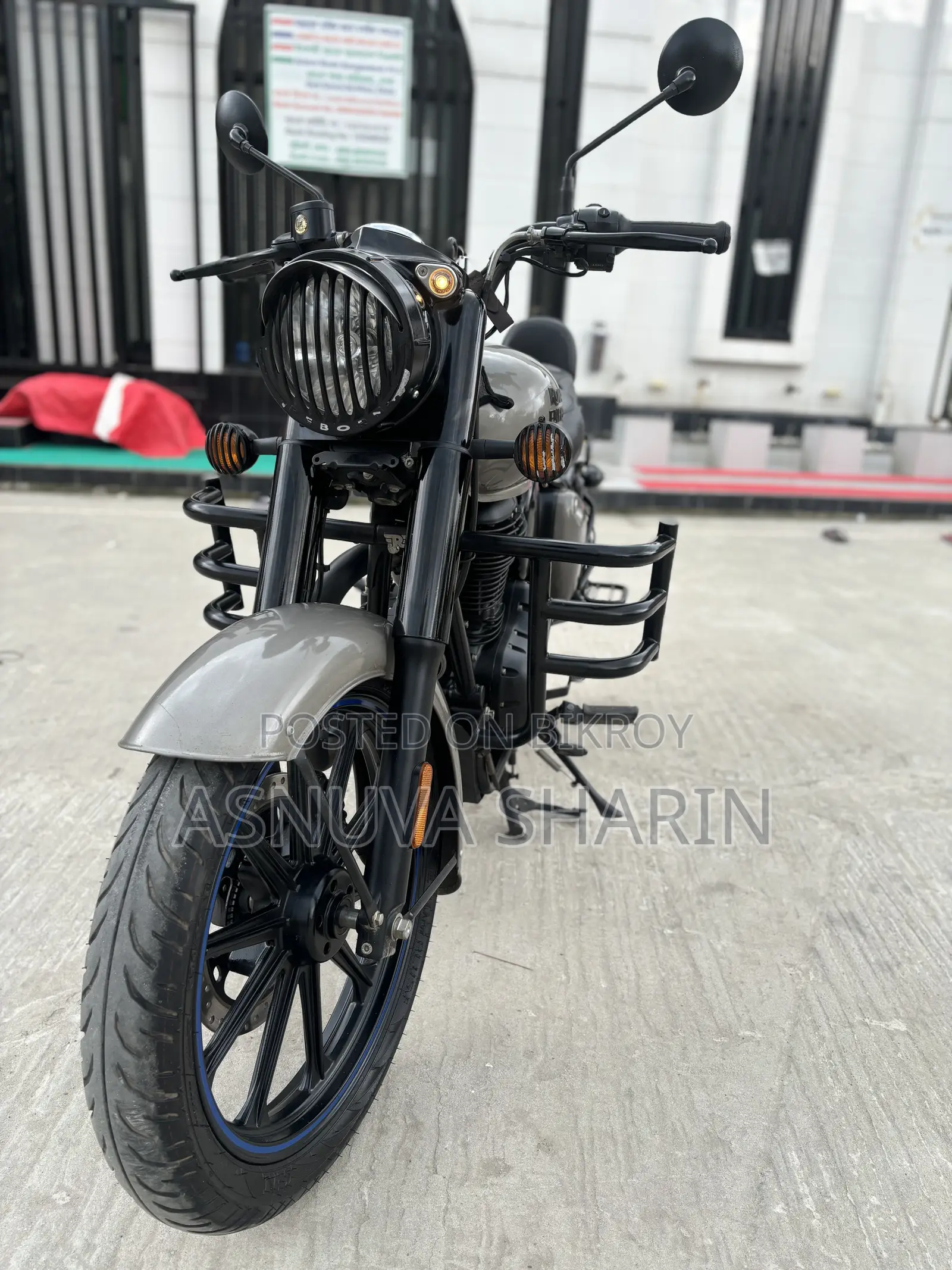 Royal Enfield Classic 350 2025 Gray
