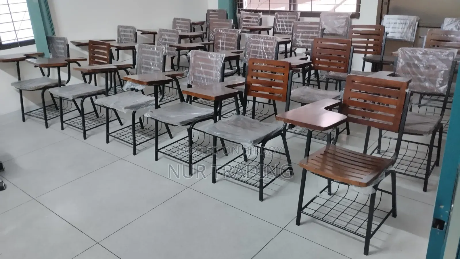 রাইটিং চেয়ার