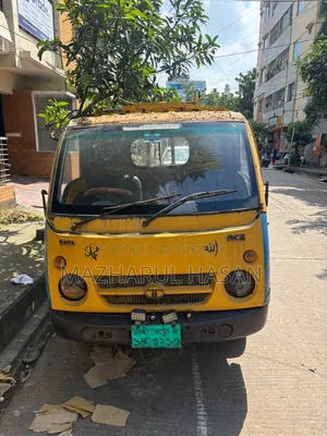 টাটা এেস ২০১০ হলুদ