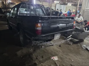 মিতসুবিশি এল২০০ ১৯৯৯ কালো