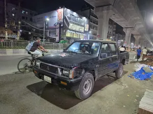মিতসুবিশি এল২০০ ১৯৯৯ কালো