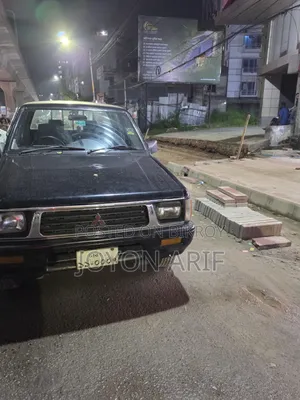 মিতসুবিশি এল২০০ ১৯৯৯ কালো