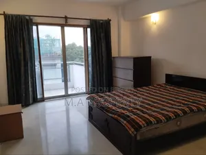 বনানীর আসাতে ভাড়ার জন্য আসবাবপত্রসহ ৩ বেডরুমের অ্যাপার্টমেন্ট