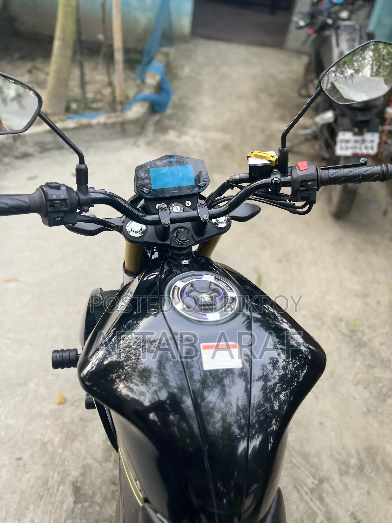 নতুন সুজুকি জিক্সার ২০২৩ কালো