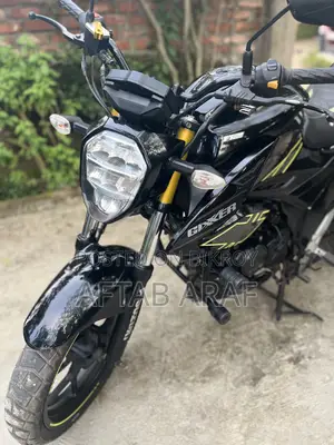 নতুন সুজুকি জিক্সার ২০২৩ কালো