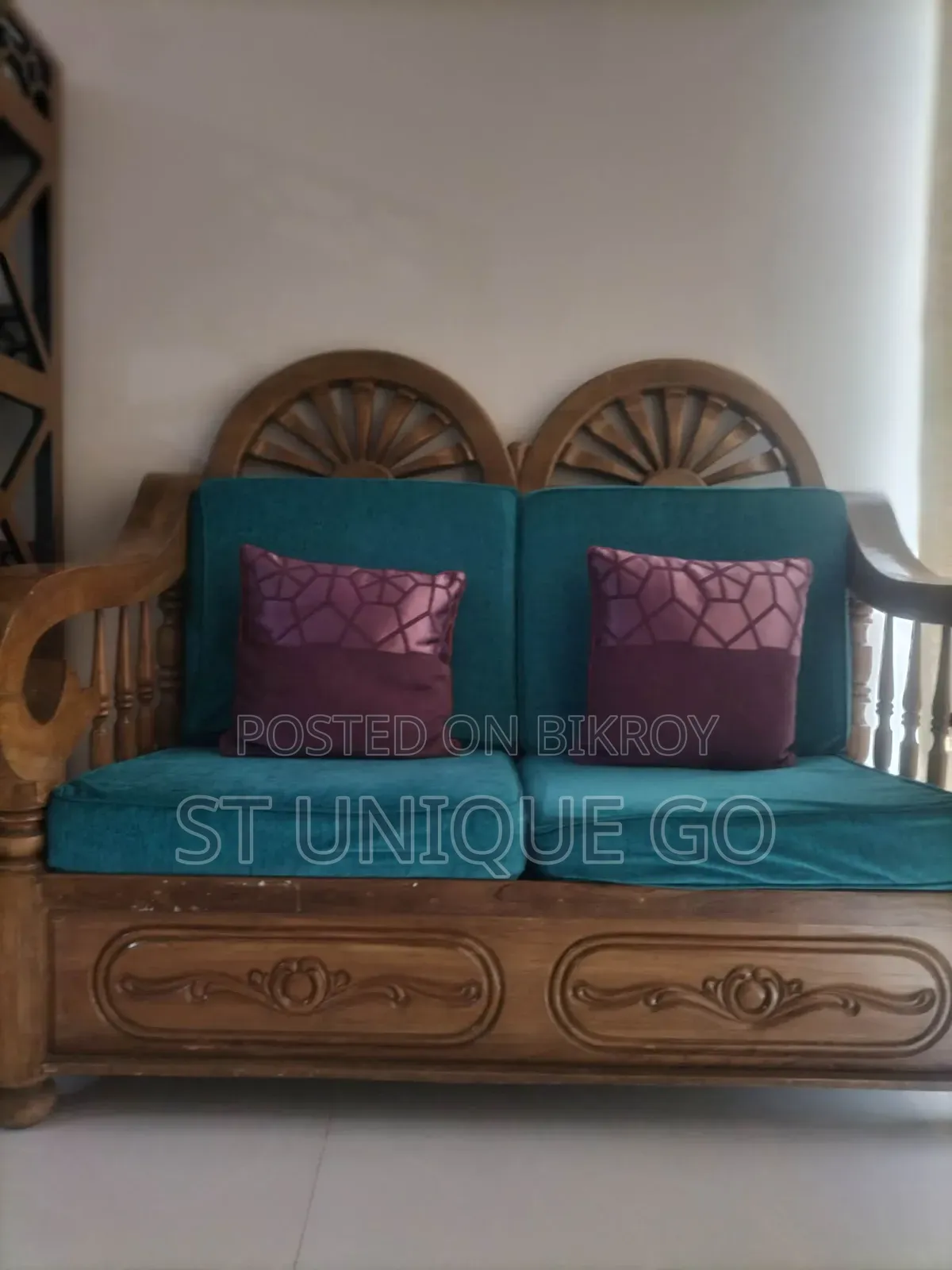 A sofa will be sold