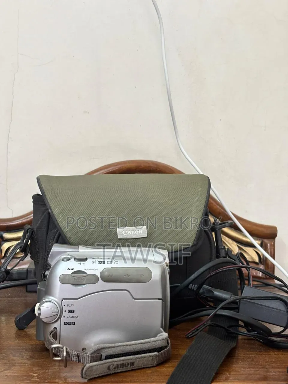 Canon MV940 Digital MiniDV Camcorder.
