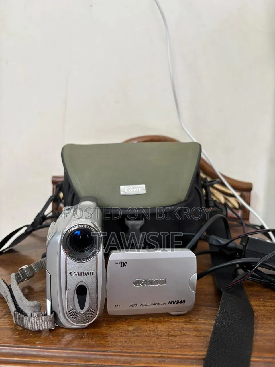 Canon MV940 Digital MiniDV Camcorder.