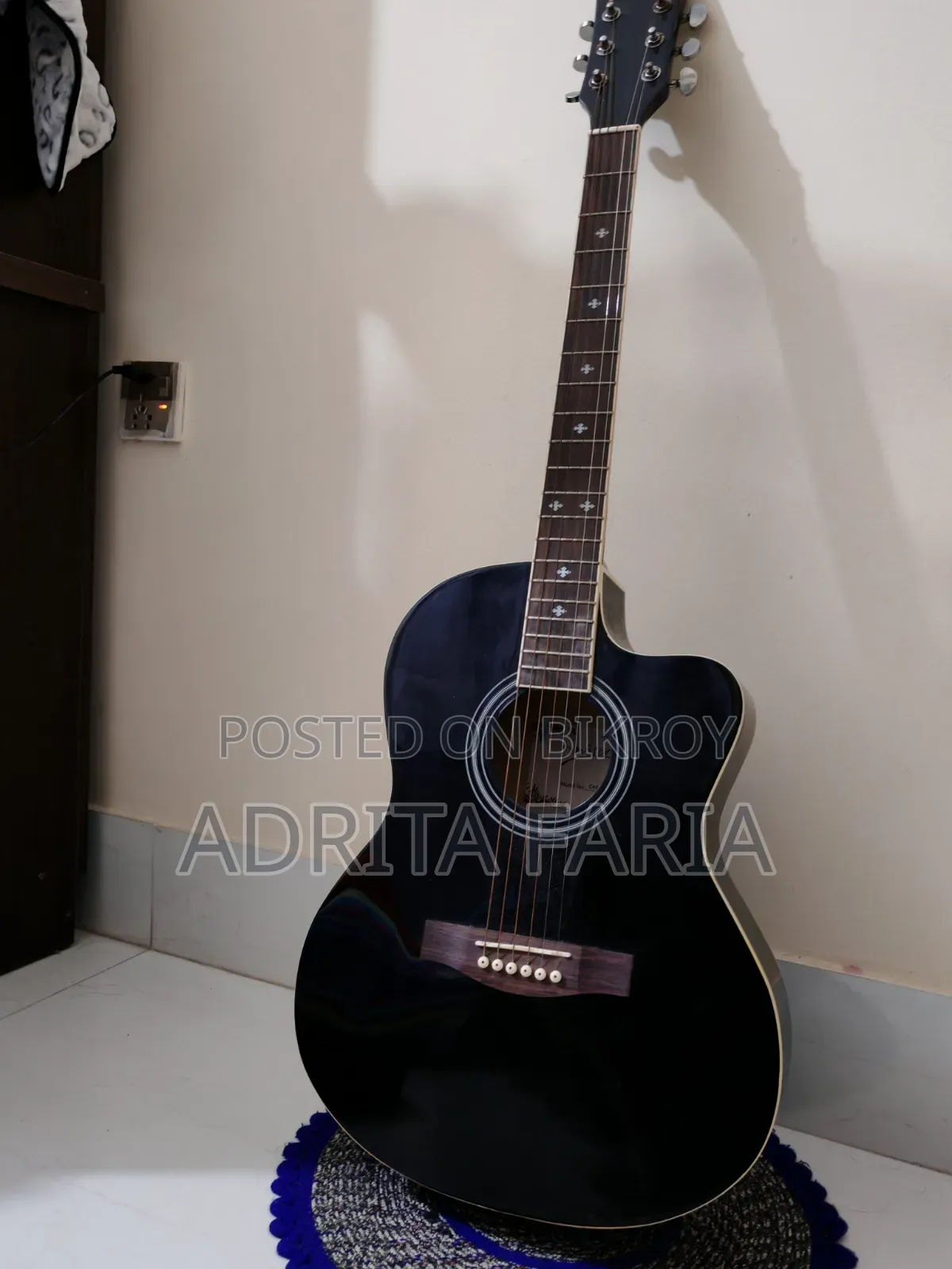 প্রিমিয়াম ব্ল্যাক অ্যাকৌস্টিক গিটার