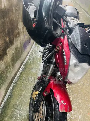 সুজুকি জিক্সার ২০১৯ লাল