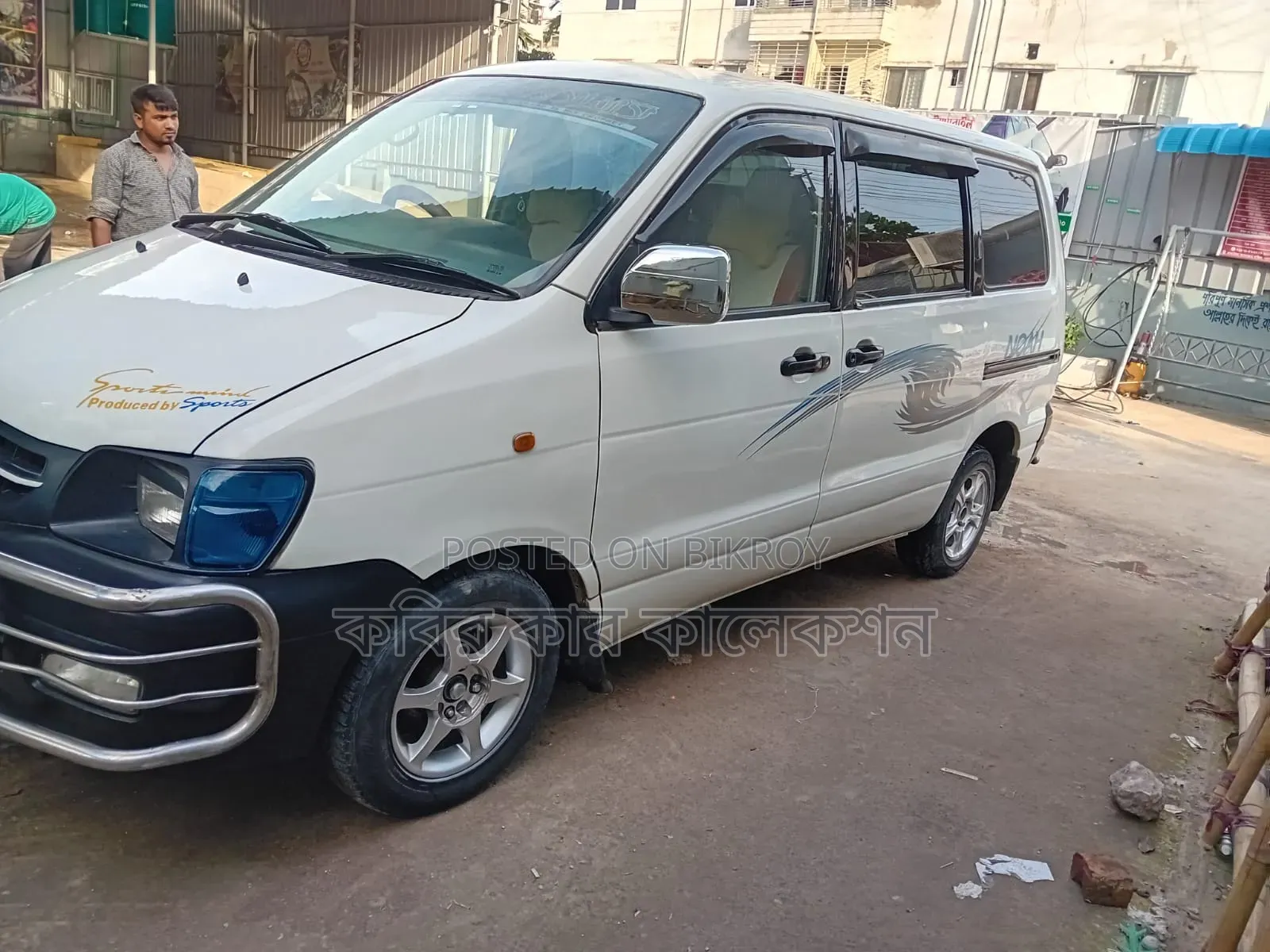 Toyota Noah 2004 White
