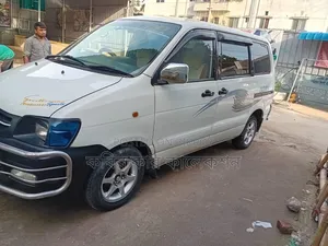 Toyota Noah 2004 White