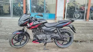 বাজাজ পালসার ১৫০ ২০২০ লাল