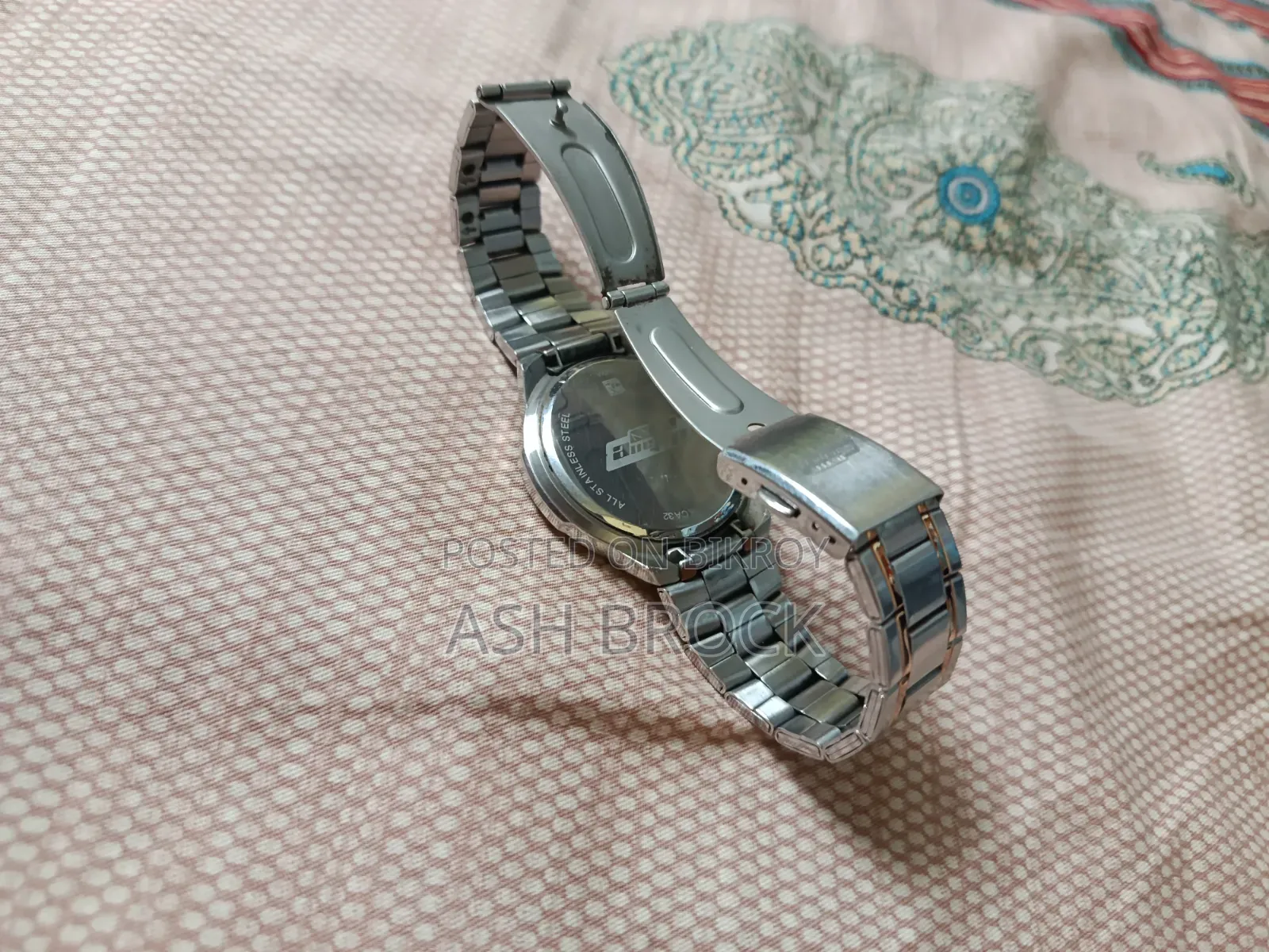 টাইটান অকটেন ৯০০৩৯কেএম০২