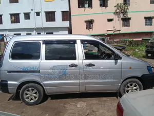 Toyota Noah 2006 Silver