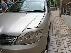 Toyota Corolla 2003 Gold