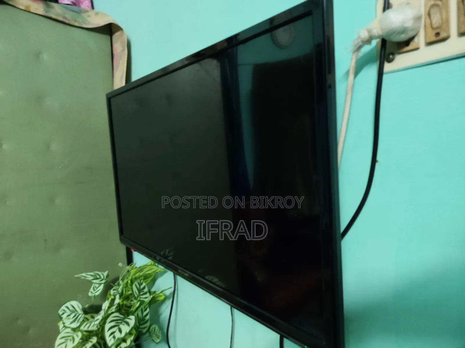 Walton 32" LED TV for sale.