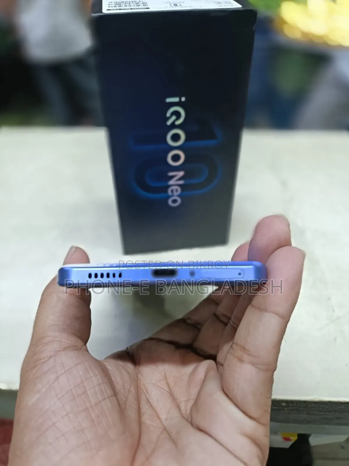 iQOO 8 GB Blue
