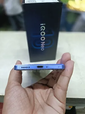 iQOO 8 GB Blue