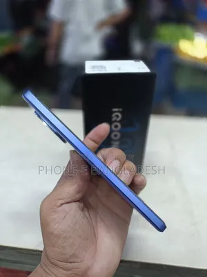 iQOO 8 GB Blue