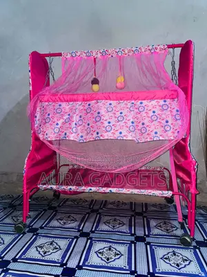 সোনামণির জন্য সুন্দর ও আরামদায়ক দোলনা