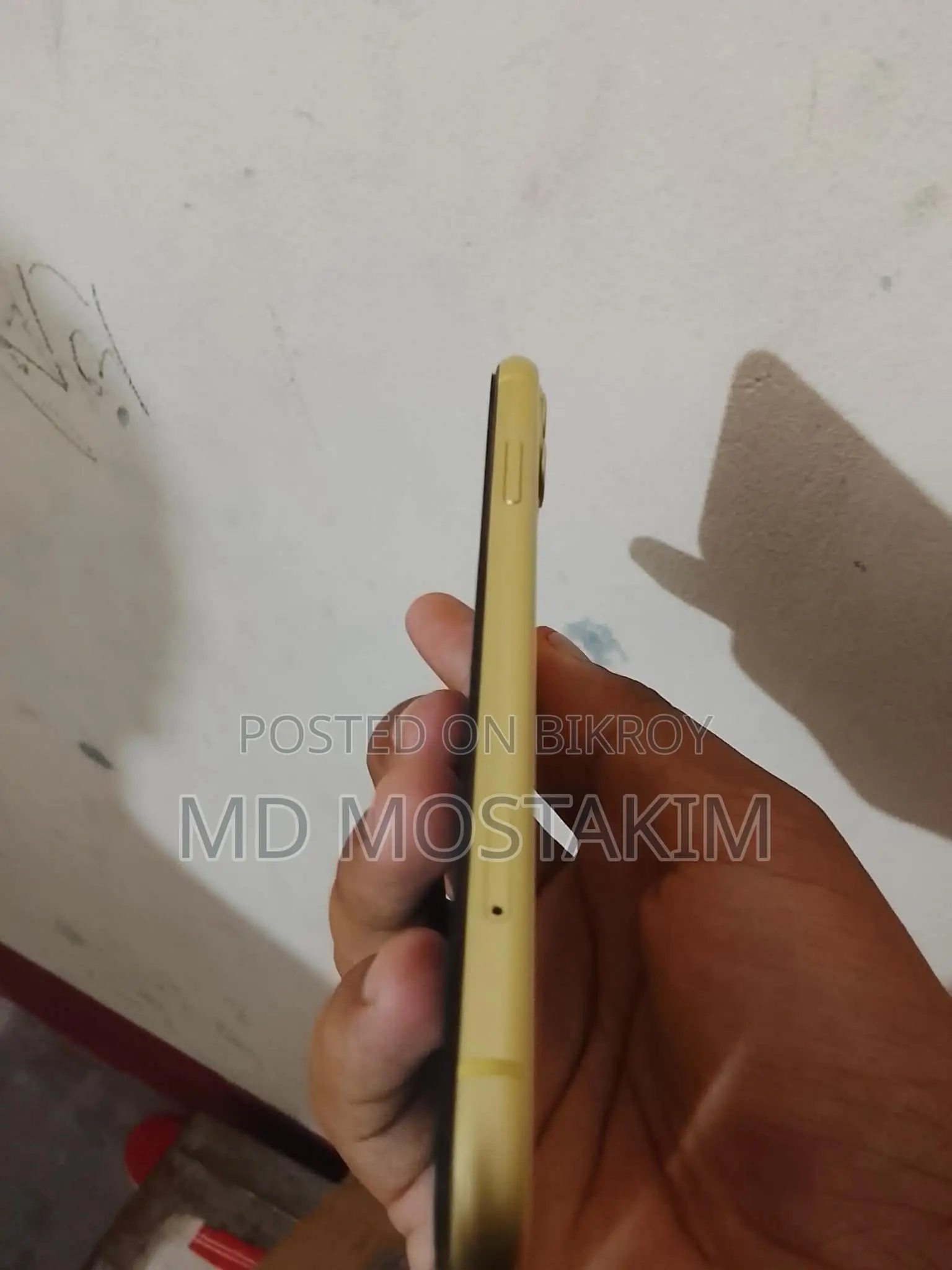 অ্যাপল আইফোন ১১ ৬৪ জিবি হলুদ