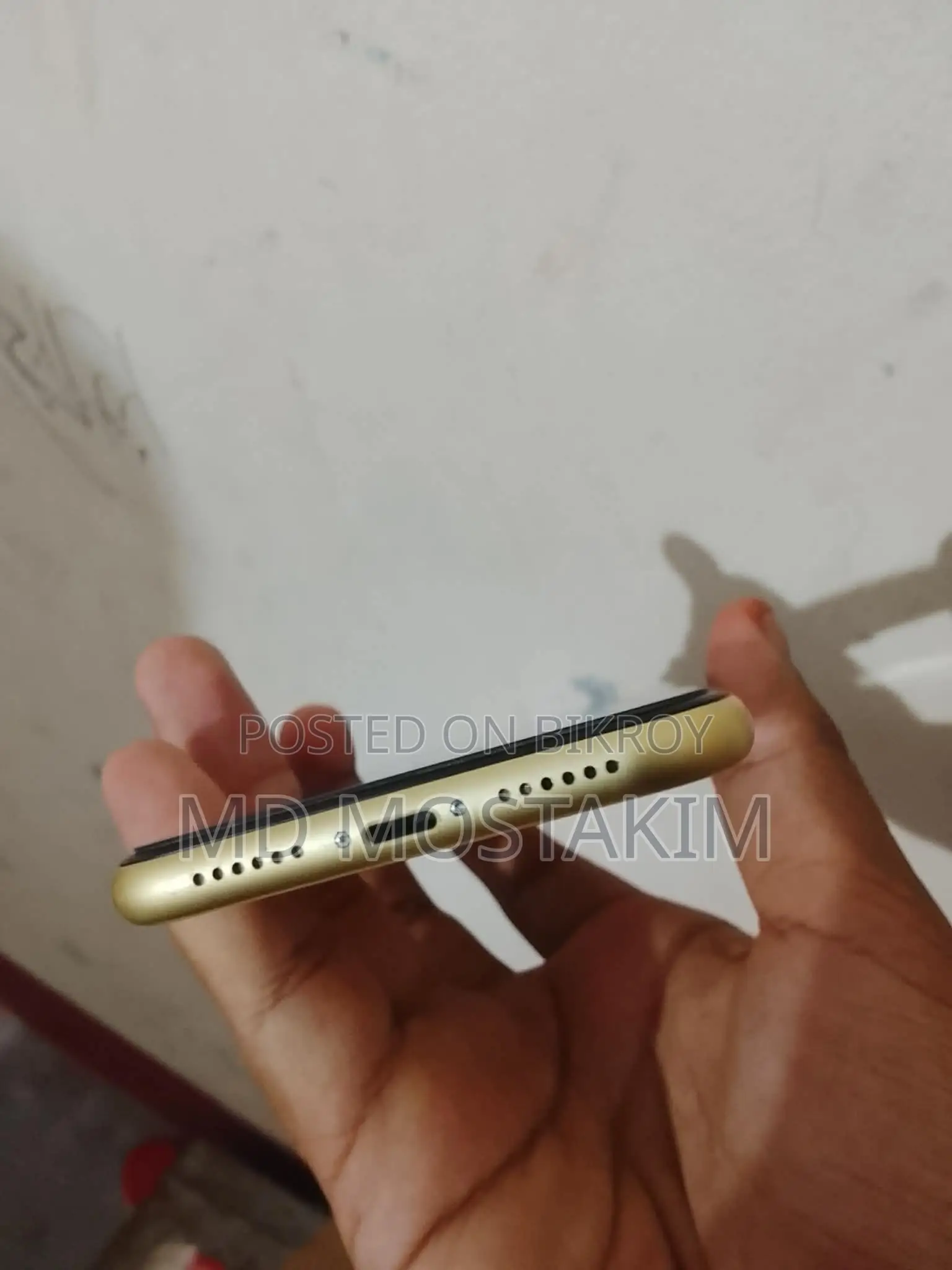 অ্যাপল আইফোন ১১ ৬৪ জিবি হলুদ