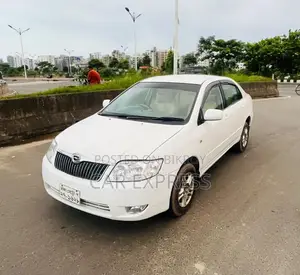 টয়োটা করোল্লা ২০০৬ সাদা
