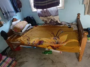Single bed 4.5 hands by 2.5 hands