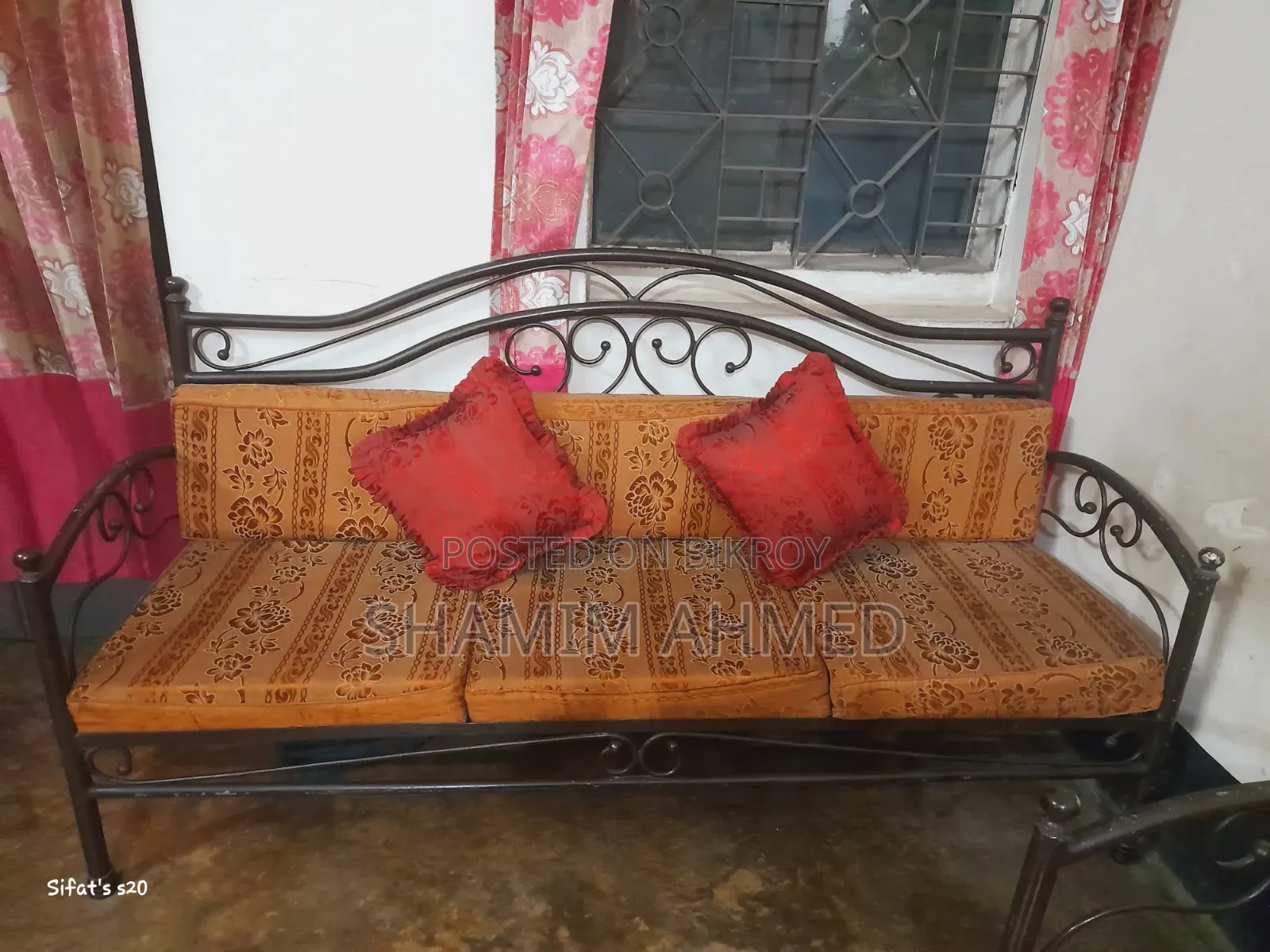 Beautiful Design Iron Sofa Set and Glass-Top Center Table for Sale