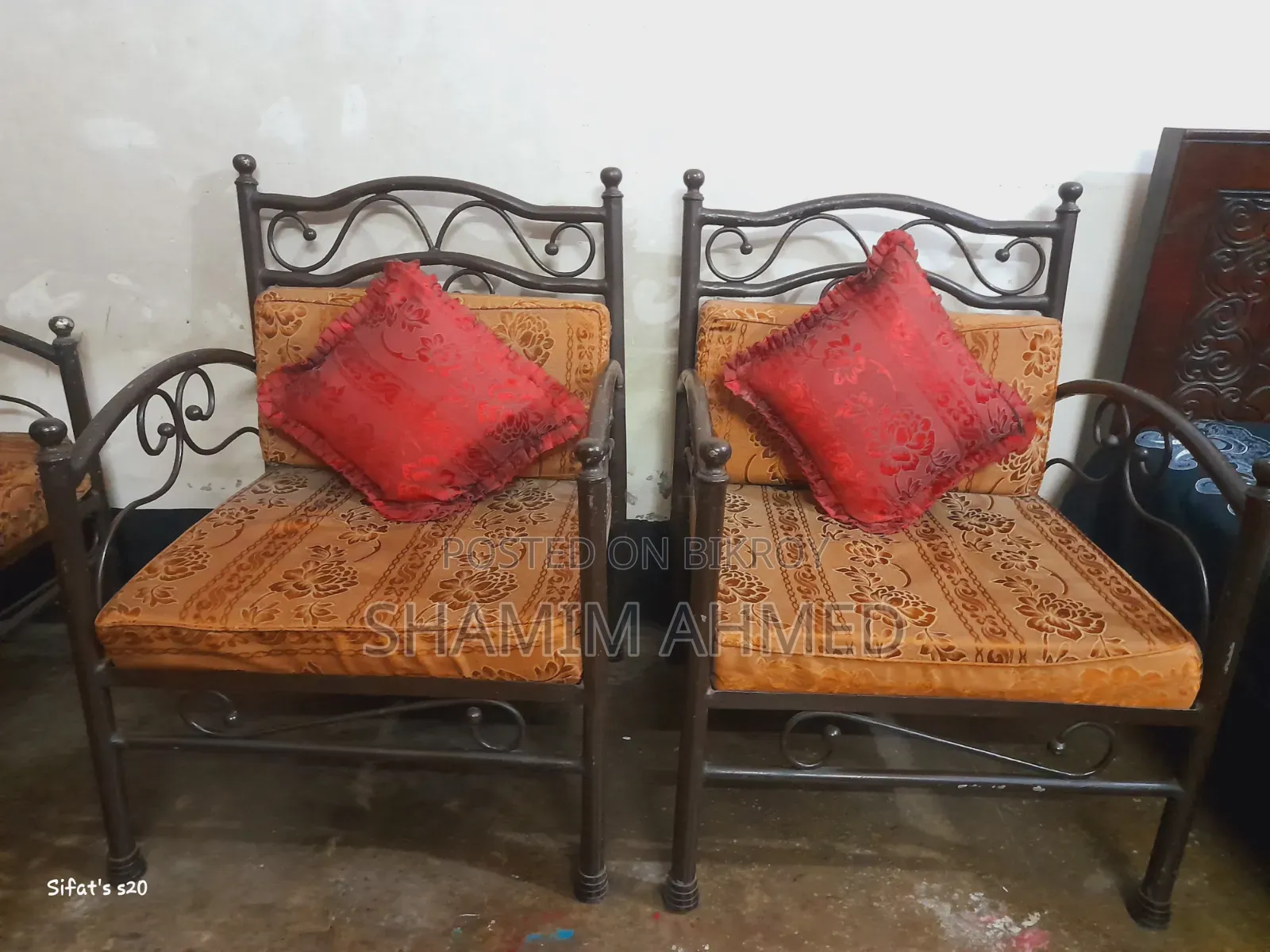 Beautiful Design Iron Sofa Set and Glass-Top Center Table for Sale
