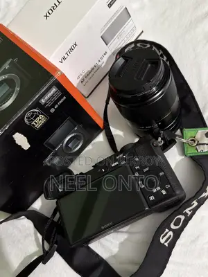 Sony A6400 Body 56mm 1.4 Lens