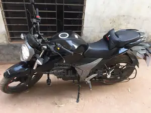 সুজুকি জিক্সার ২০২০ ব্ল্যাক