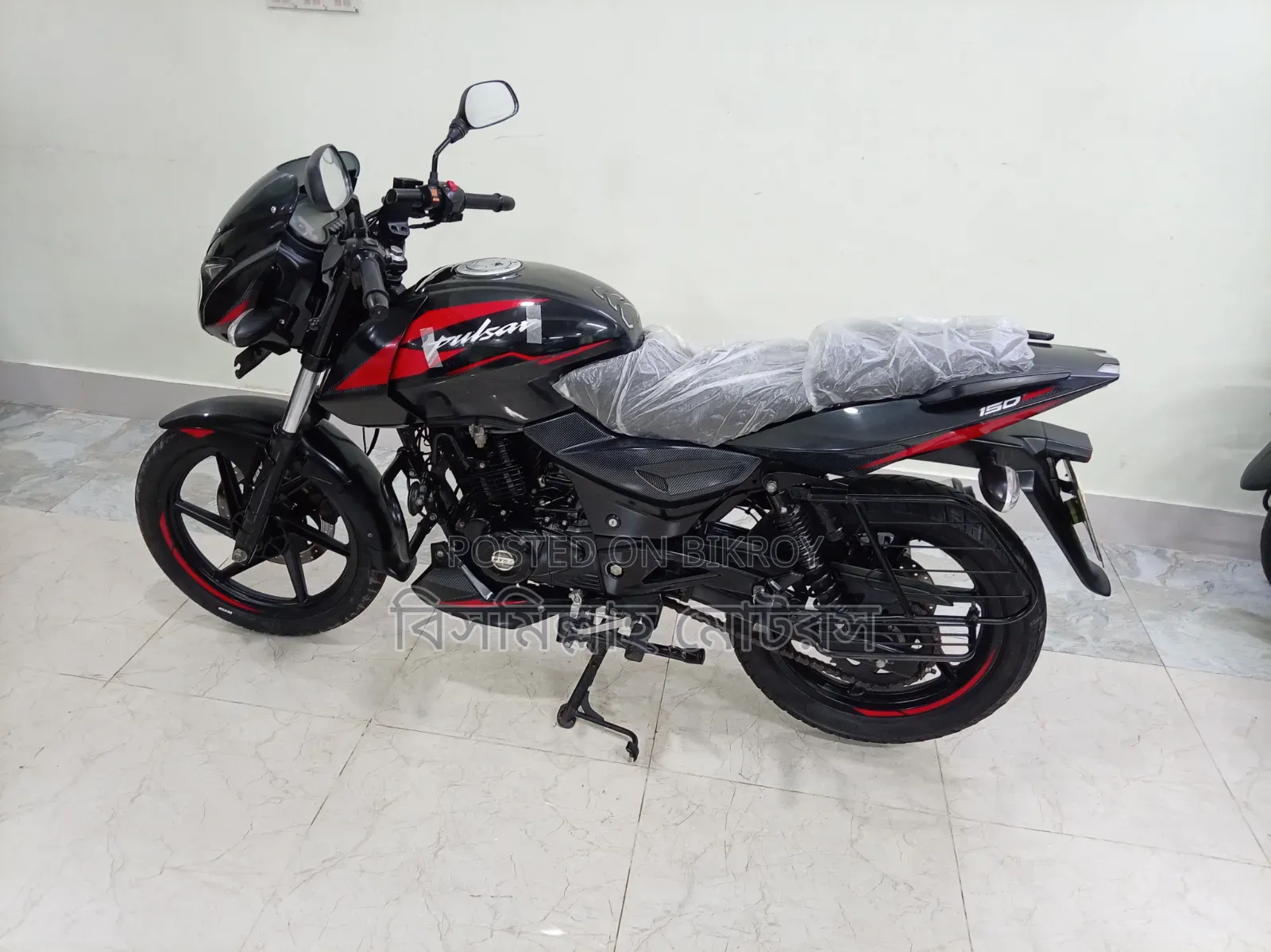 বাজাজ পালসার ১৫০ ২০২৩ ব্ল্যাক