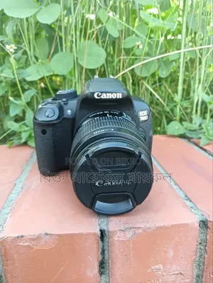 Canon 700D
