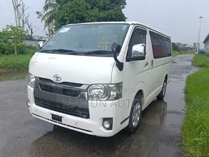 টয়োটা গ্র্যান্ড হাইয়েস ২০০০ পার্ল