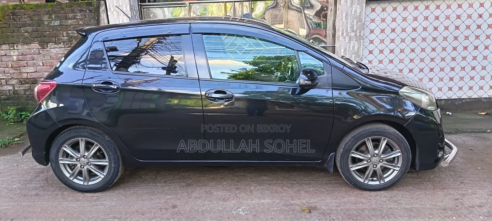 Toyota Vitz 2012 Black